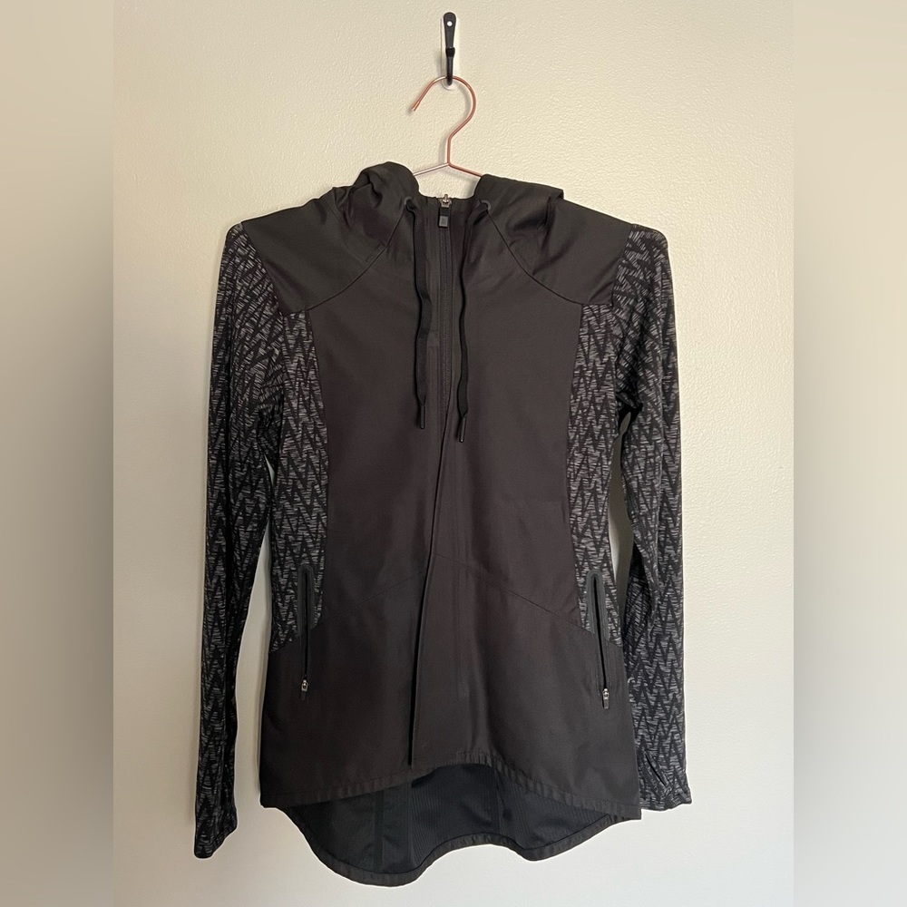 The North Face Jacket - Size Small- black & grey - chevron